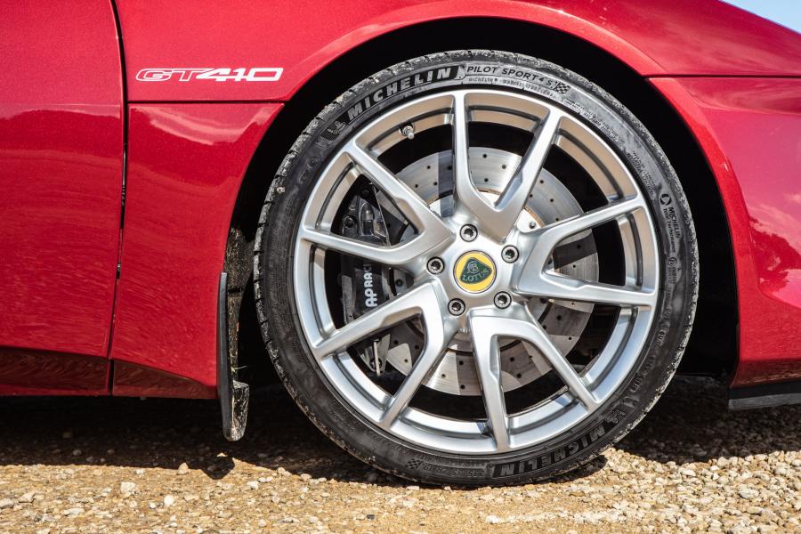 Колеса Lotus Evora GT410 2020 года  (UK) (фото 35 из 35)